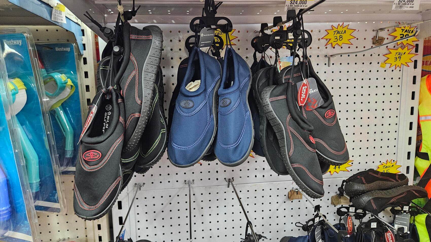 Viagem para San Andrés: Sapatilha Aquatica vendida nas lojas