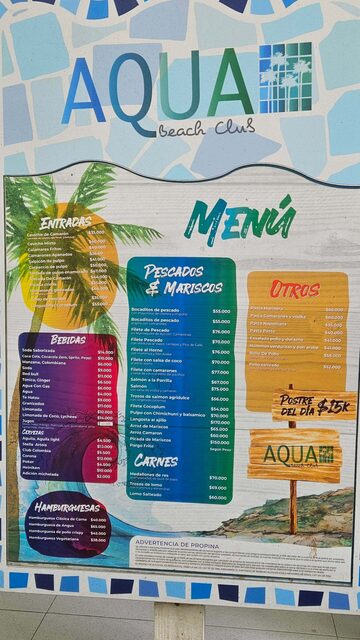 Viagem para San Andrés: Menu do Aqua Beach Club de frente para o mar