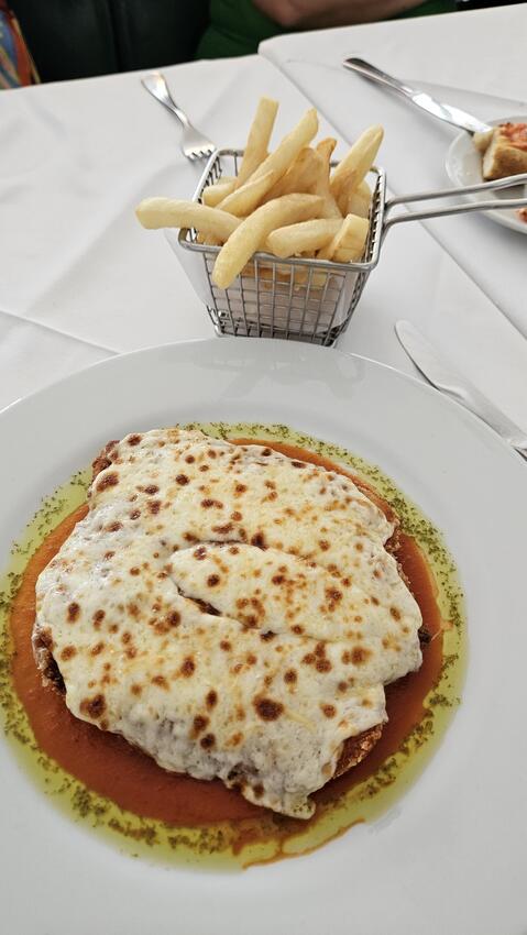 Viagem para San Andrés: Parmegiana com fritas no Restaurante Casa Blanca